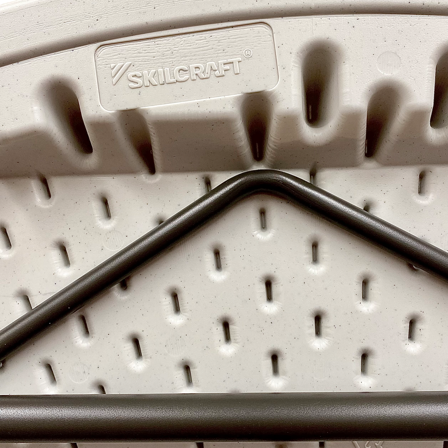 SKILCRAFT® 7195-01-618-3861: Platinum Five-Foot Round Folding Table 600 LB